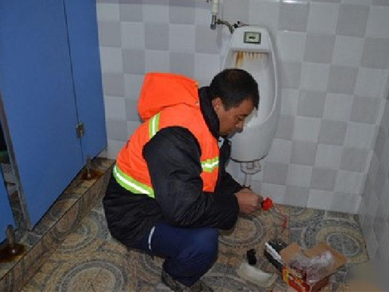 南城公厕管养之设施维...