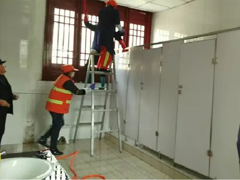 南城公厕管养之墙面改...